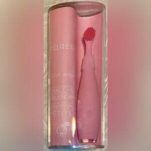 FOREO ISSA Mikro Pink Sonic Pulse Toothbrush for the Younger Ones ages 0 - 4 yrs